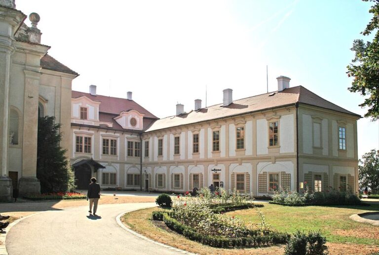 Zámek Loučeň