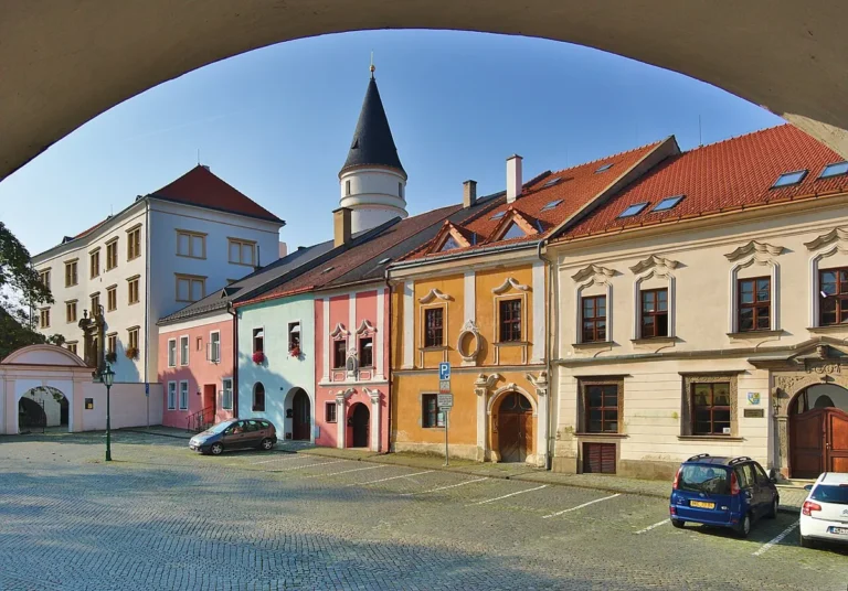 Zámek a barevné domy na Horním náměstí v Přerově