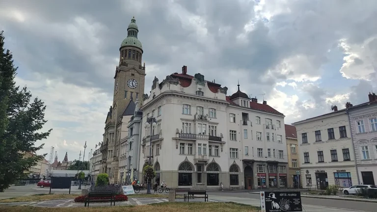 Nová radnice s vysokou věží v centru Prostějova