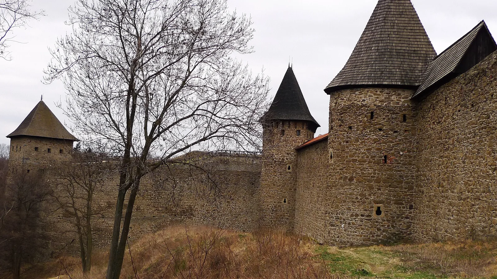 Hradby a věže hradu Helfštýn
