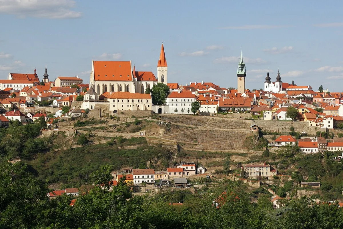 Historické centrum Znojma při pohledu od jihu