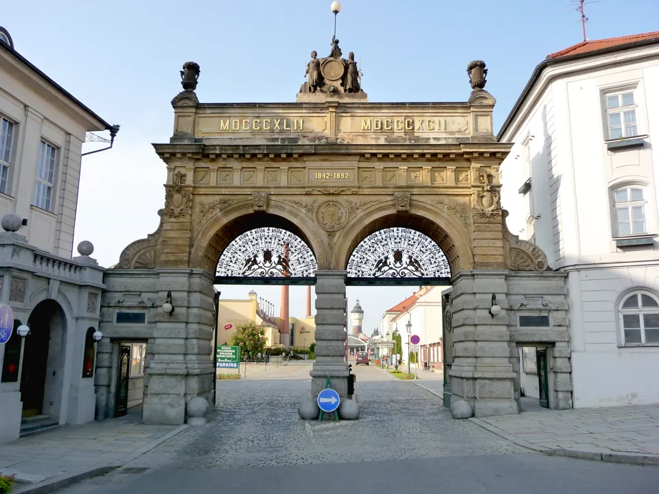 Hlavní brána pivovaru Plzeňský Prazdroj.