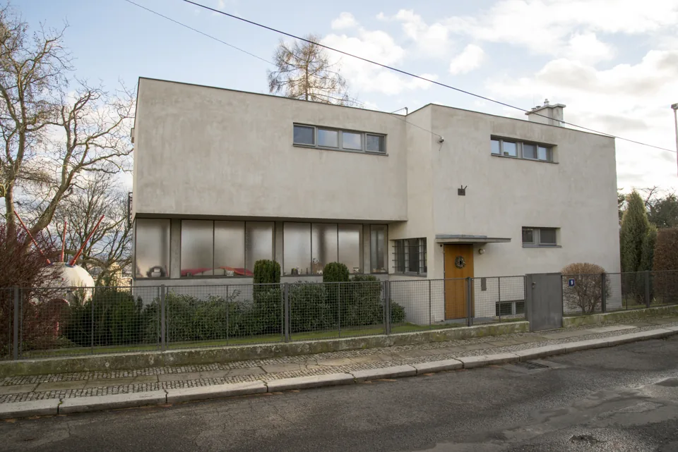 Paličkova vila v pražské osadě Baba, pohled z ulice.