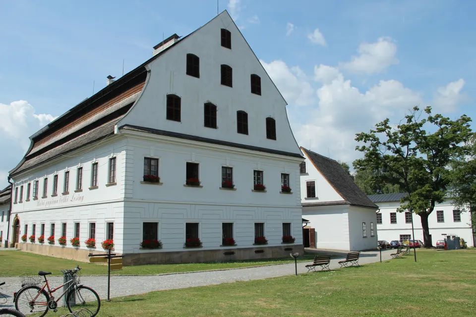 Historická budova ruční papírny ve Velkých Losinách