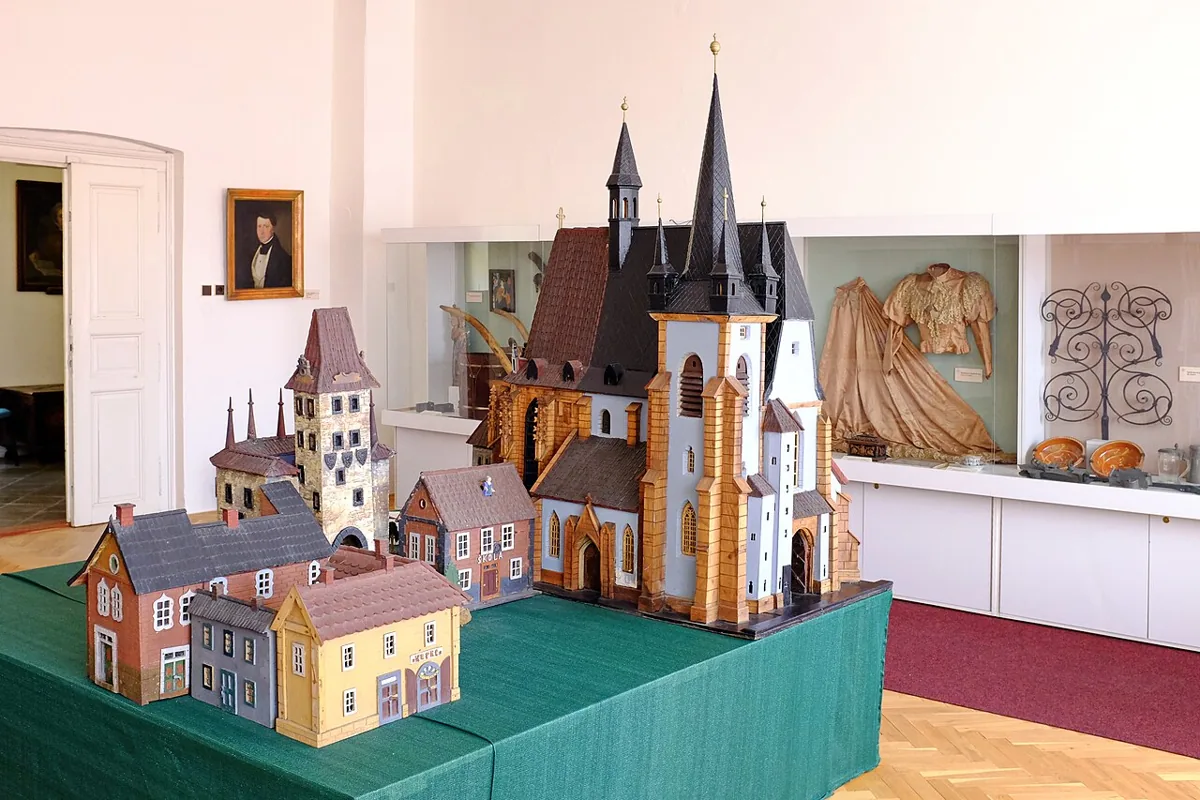 Architektonické modely v interiéru Vlastivědného muzea ve Slaném