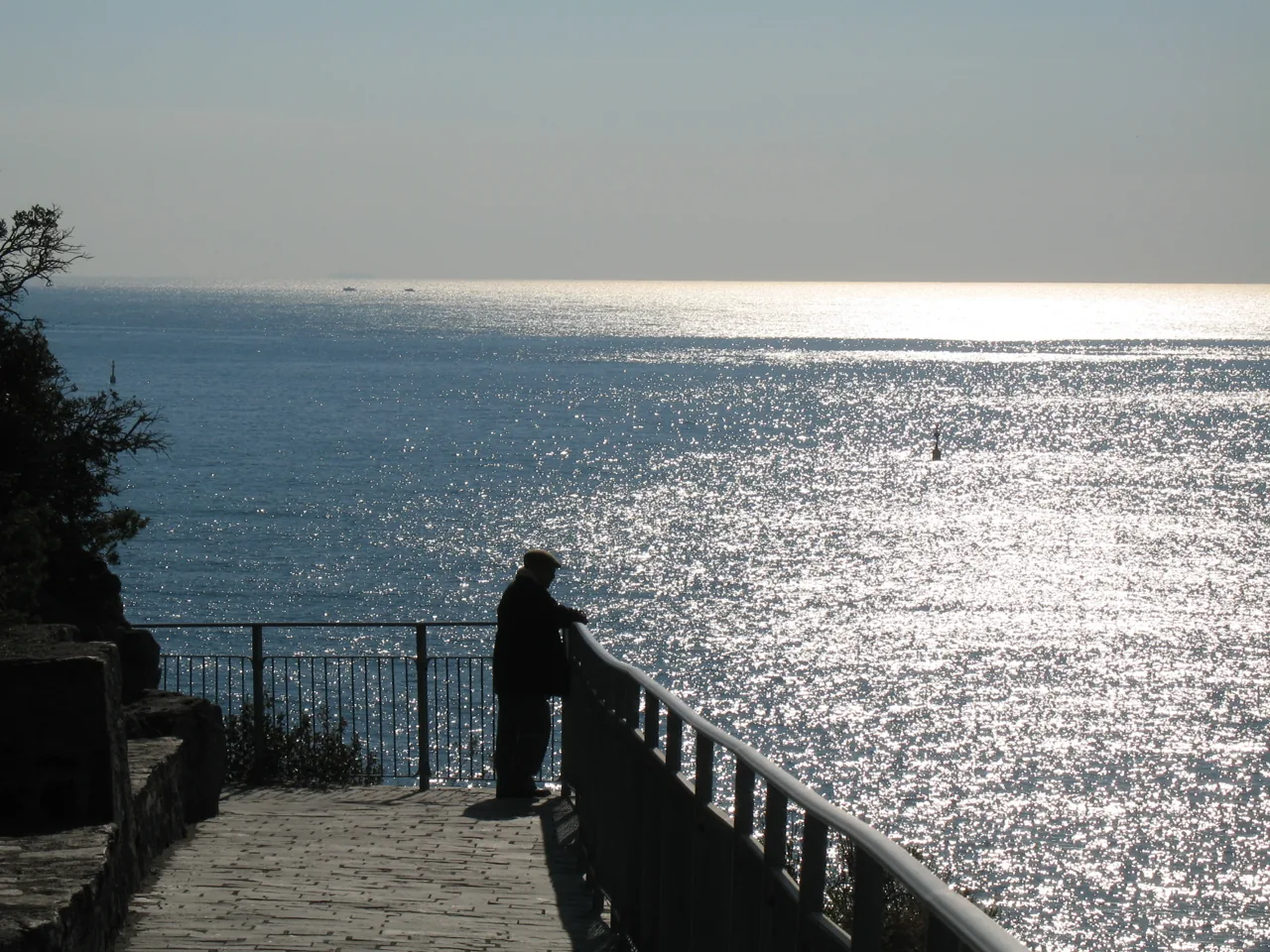 Pobřežní úsek Via dell’Amore na archivní fotografii z roku 2007