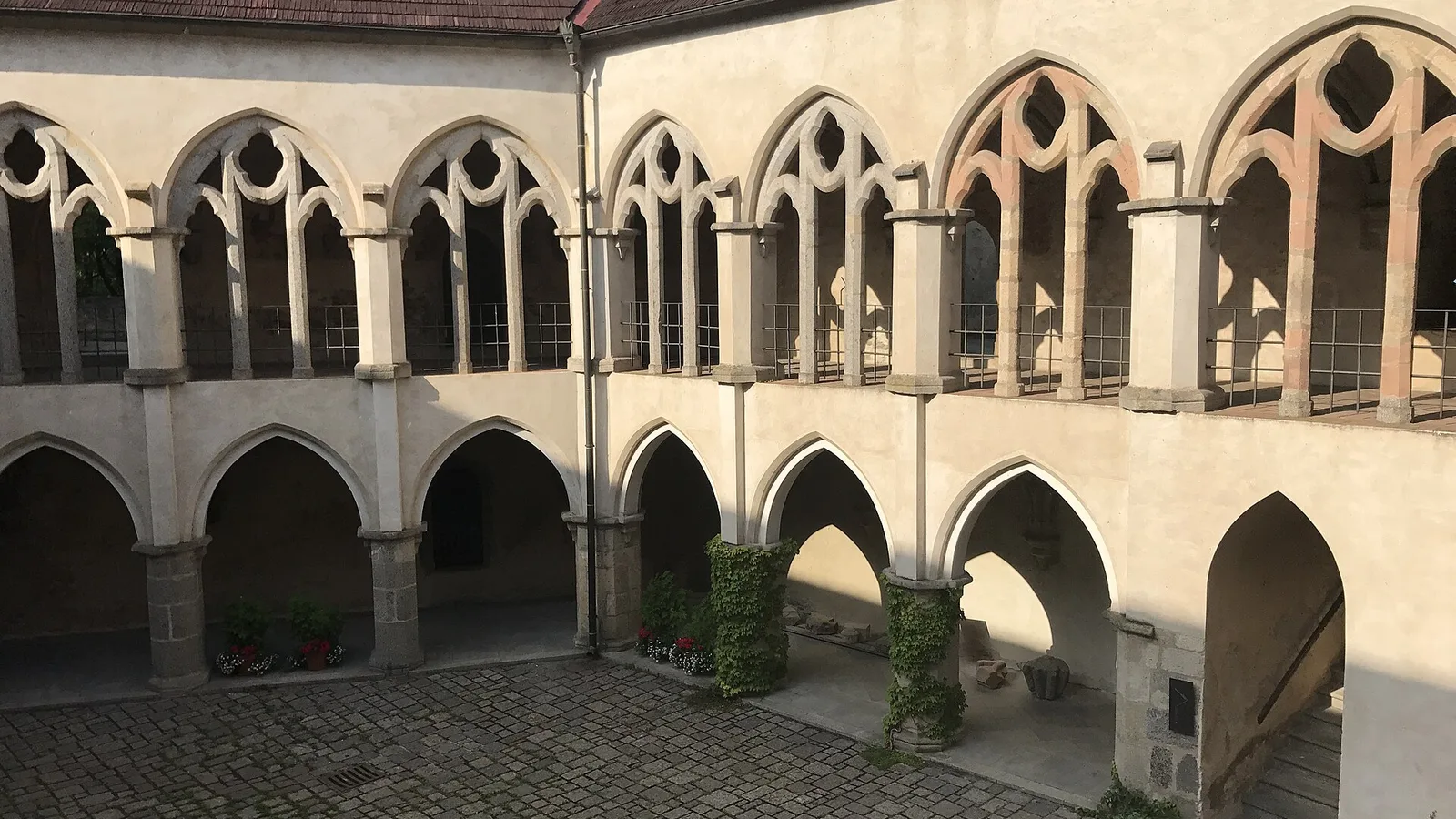 Arkádové nádvoří Královského paláce na hradě Zvíkov